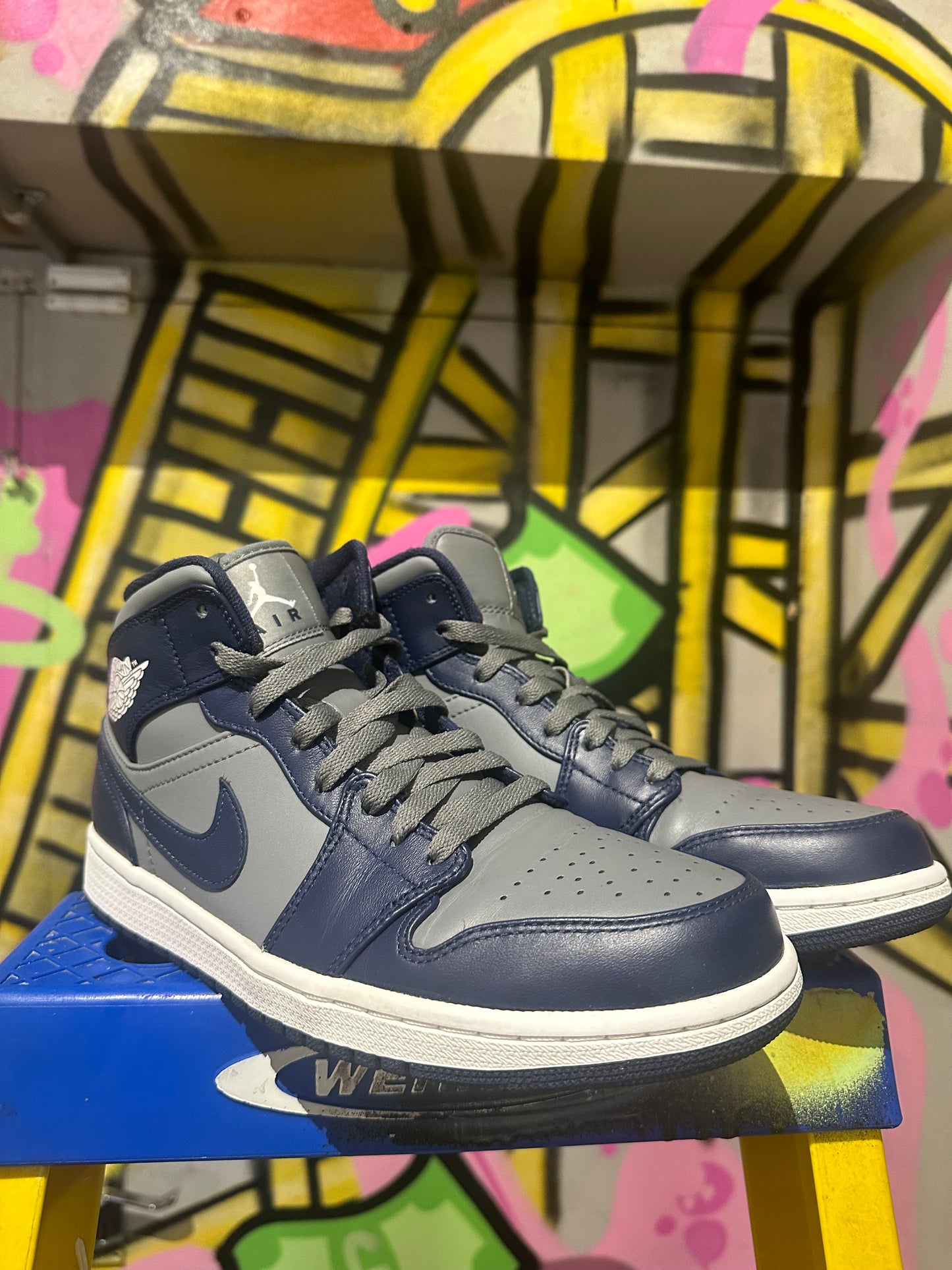 Jordan 1 Mid Midnight Navy