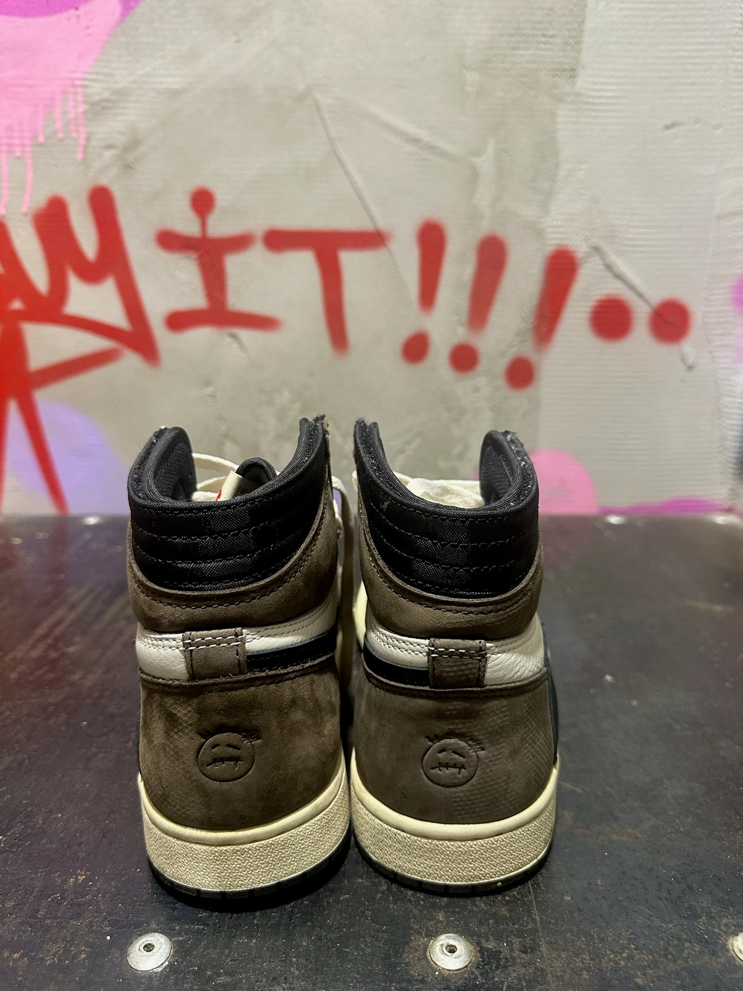 AIR JORDAN 1 TRAVIS SCOTT HIGH MOCHA