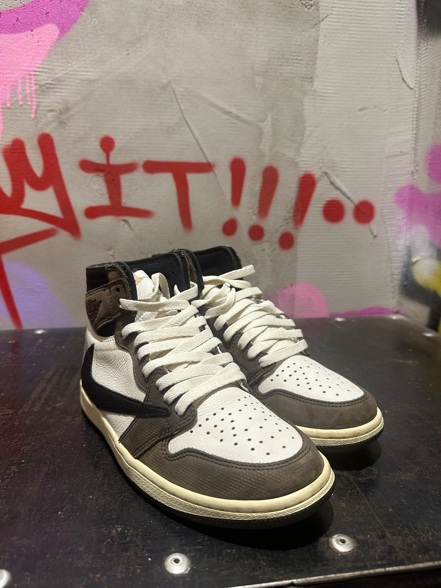 AIR JORDAN 1 TRAVIS SCOTT HIGH MOCHA