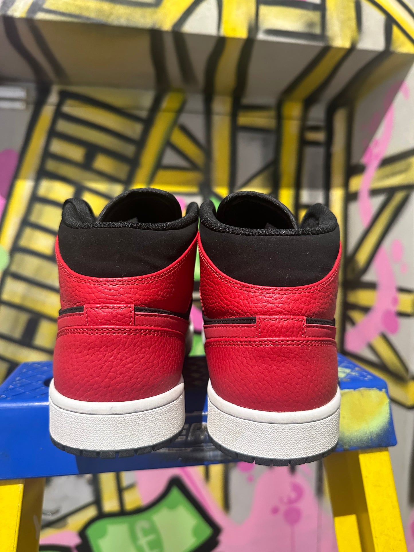 Jordan 1 Mid Black/Red