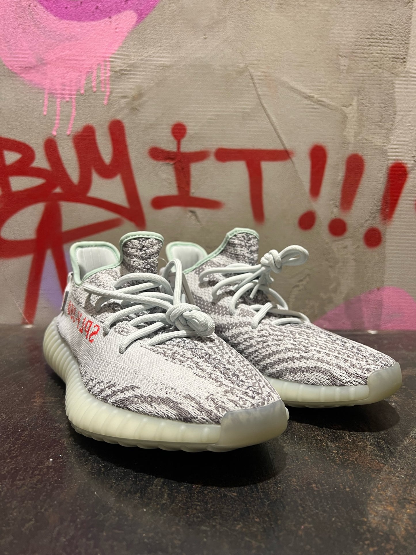 YEEZY BOOST 350 V2