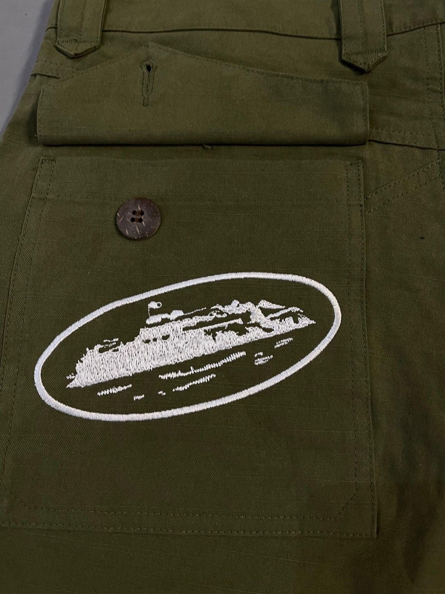 CORTEIZ CARGO SHORTS GREEN