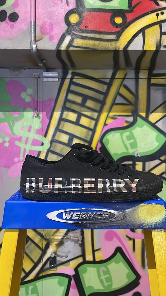 Burberry Low Sneakers