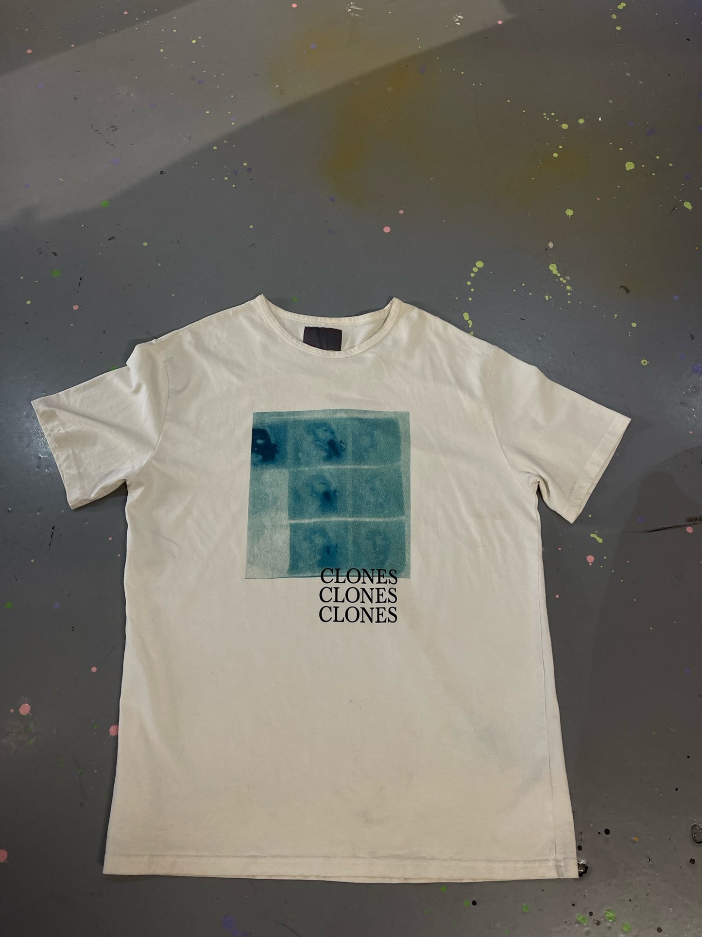 CLONES GRAPHIC T SHIRT