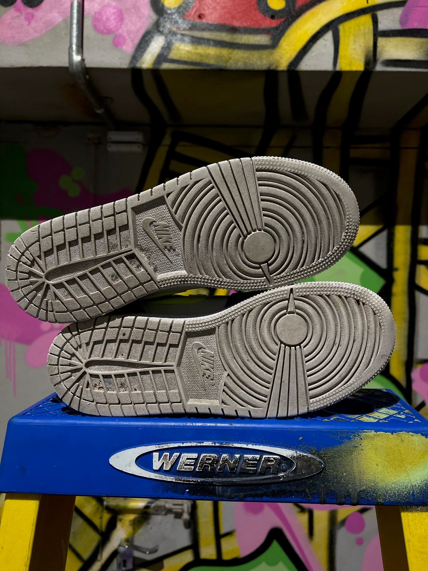 AIR JORDAN 1 MID GS GUNSMOKE VAULT