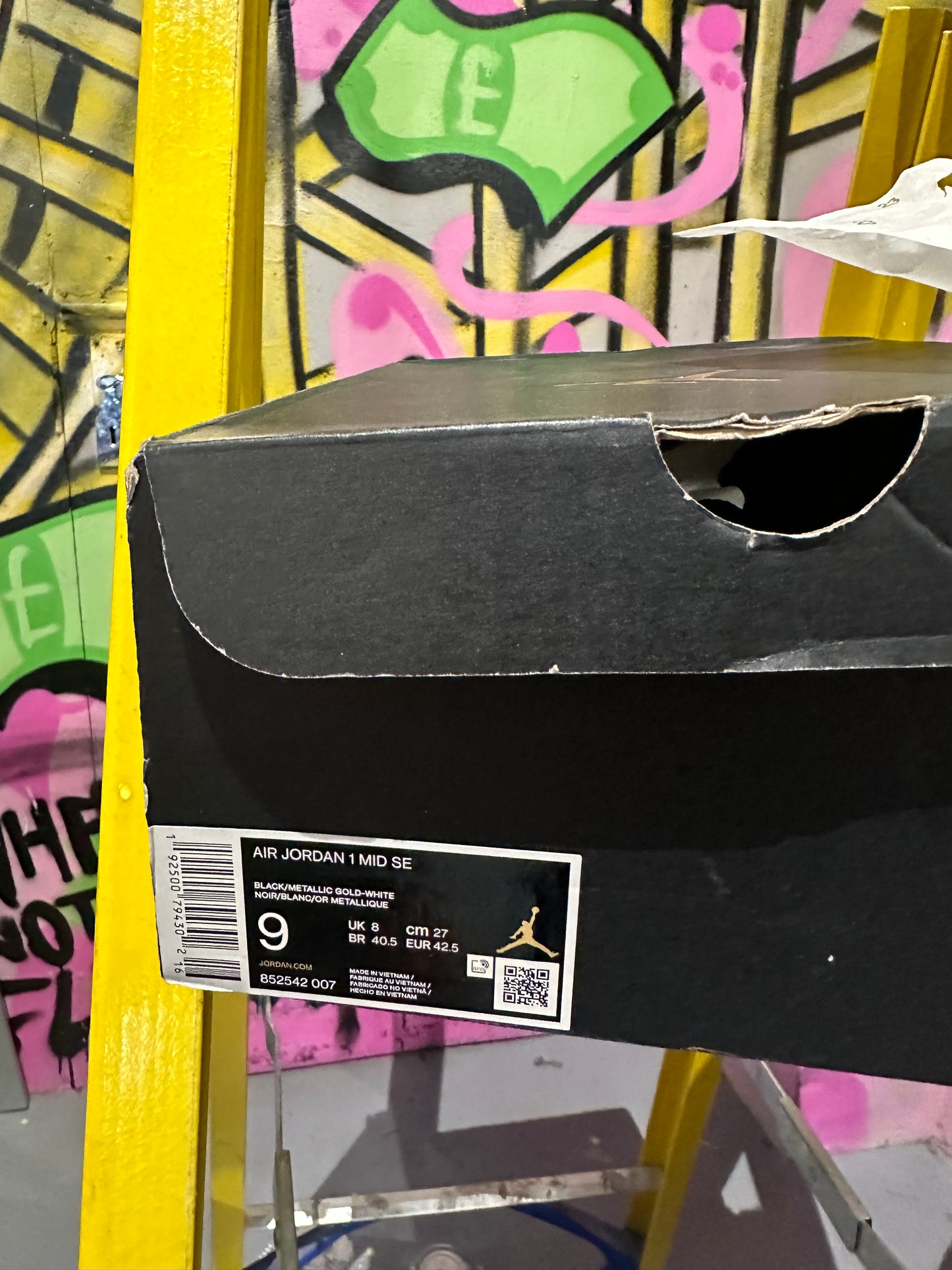 Jordan 1 Mid White/Gold/Black