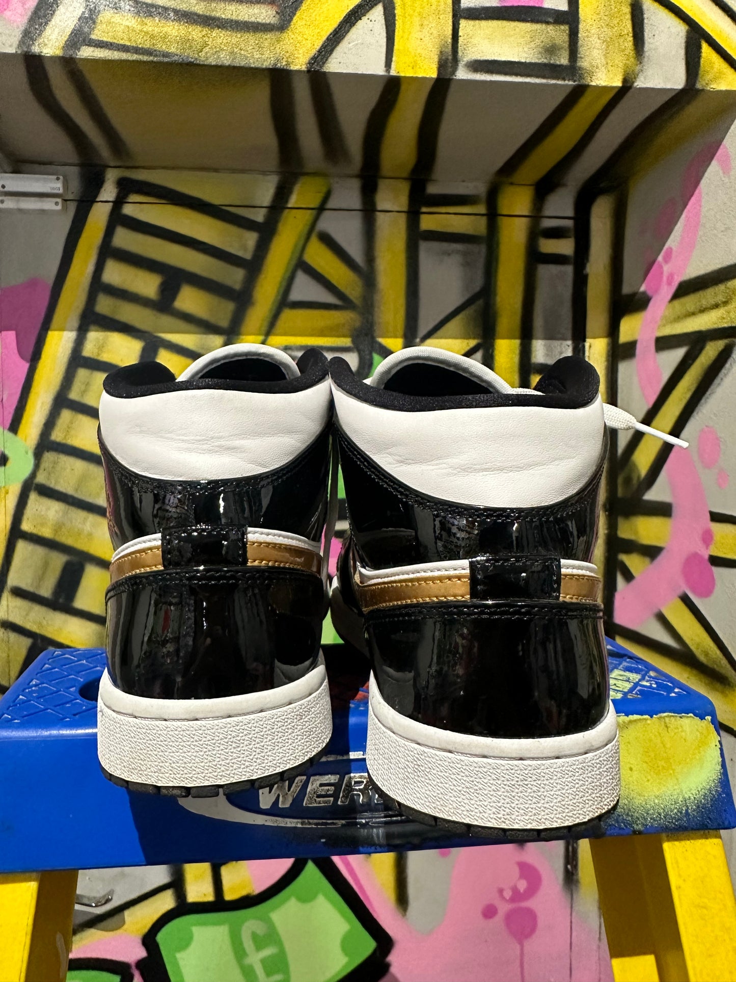 Jordan 1 Mid White/Gold/Black