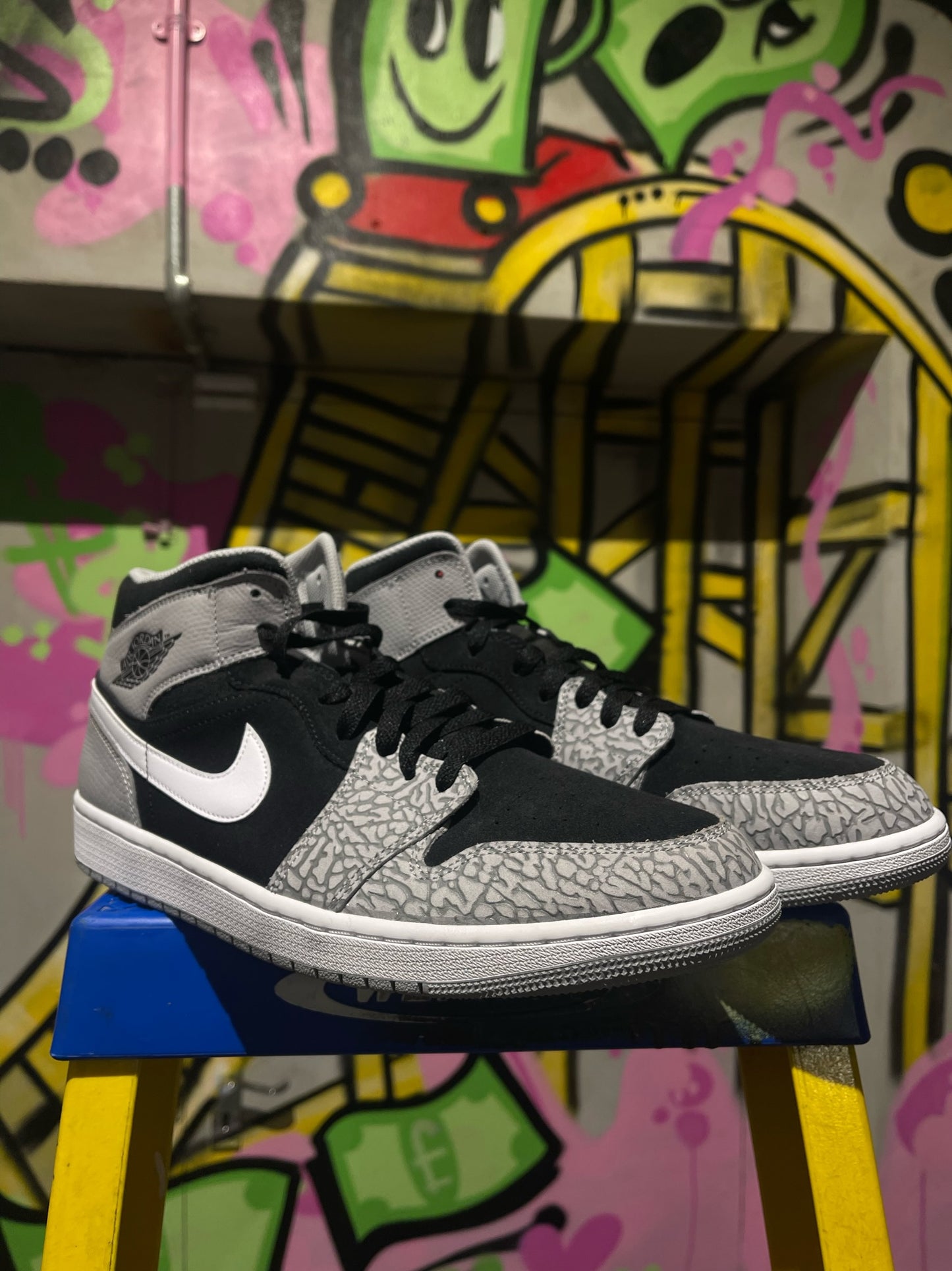 AIR JORDAN 1 MID SE ELEPHANT PRINT