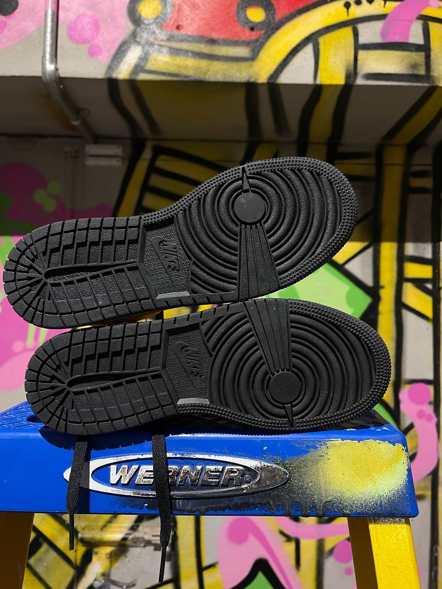 AIR JORDAN 1 MID GS UNIVERSITY GOLD