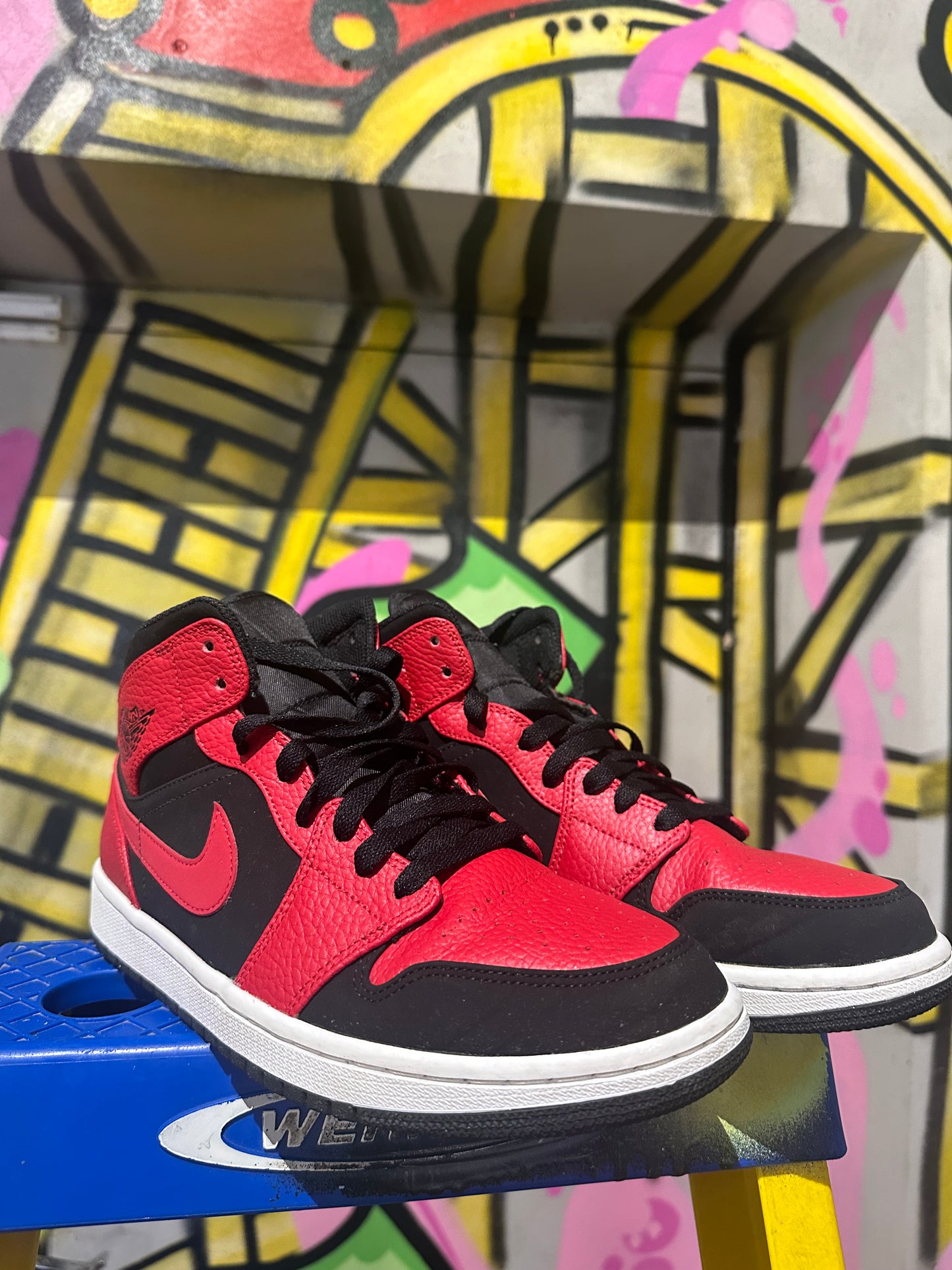 Jordan 1 Mid Black/Red