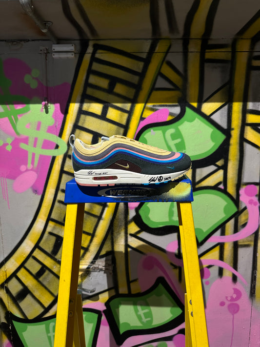 SIGNED NIKE SEAN WOTHERSPOON AIR MAX 1 / 97