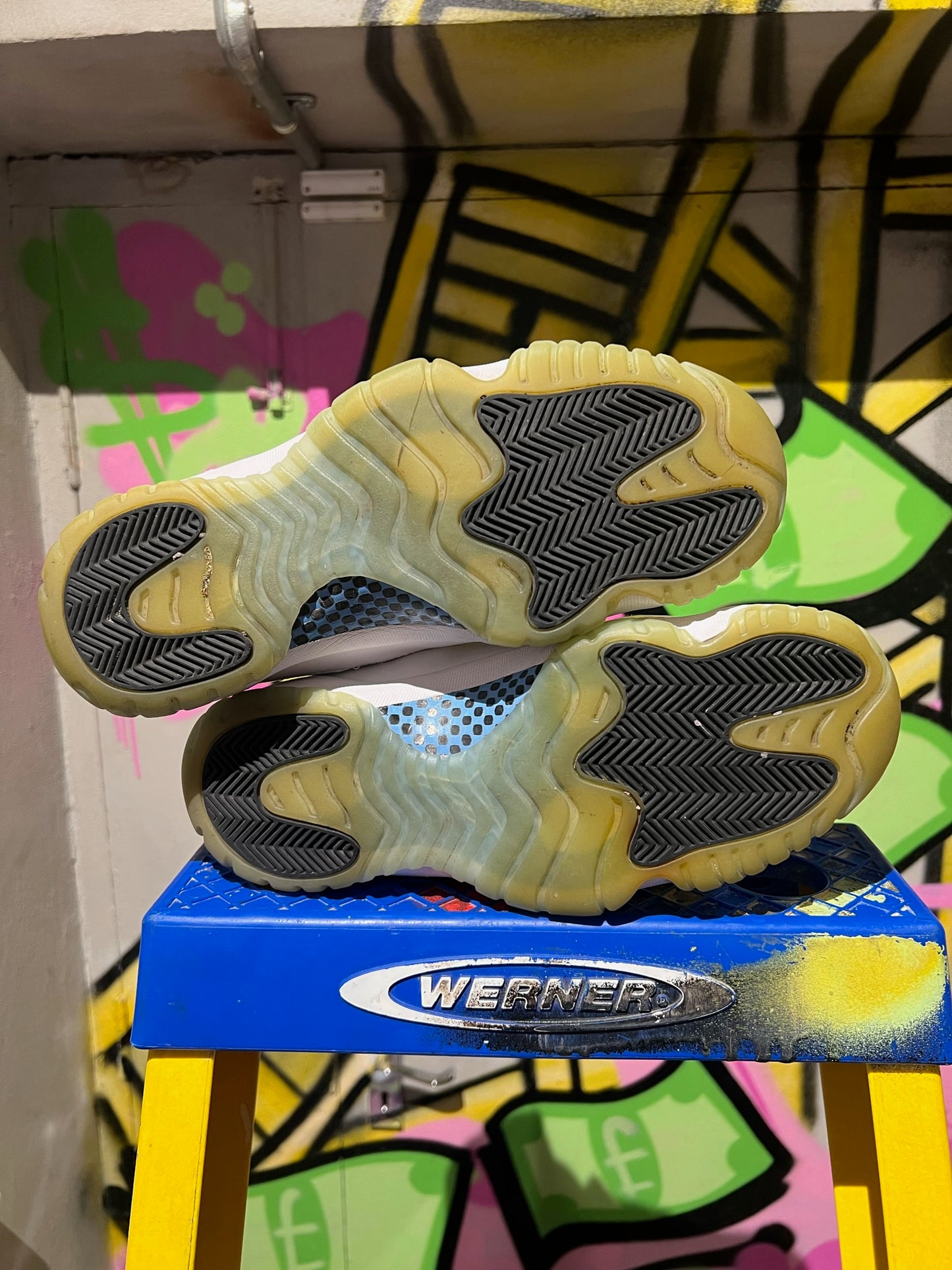 AIR JORDAN 11 RETRO 'LEGEND BLUE'