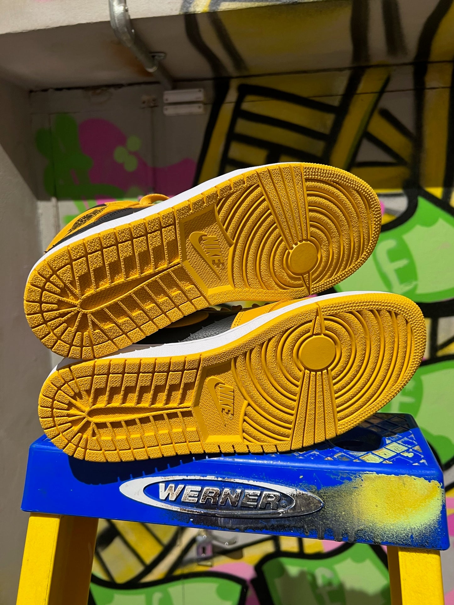 AIR JORDAN 1 RETRO HI OG 'POLLEN'