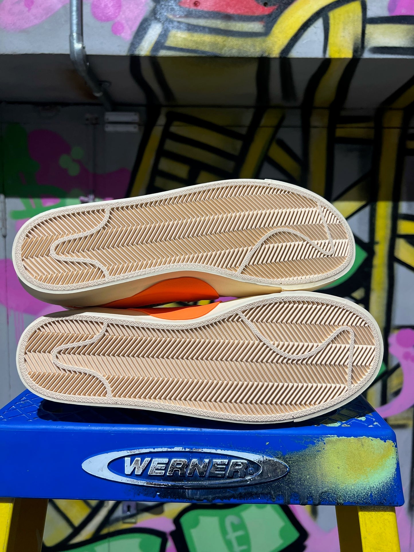 AIR JORDAN 1 RETRO HIGH OG 'VOLT GOLD'