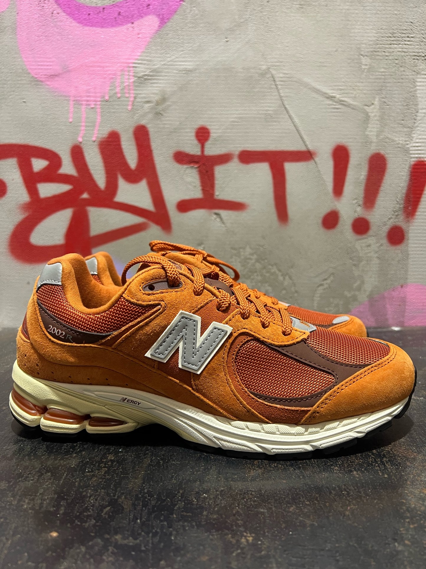 NEW BALANCE 2002R ORANGE