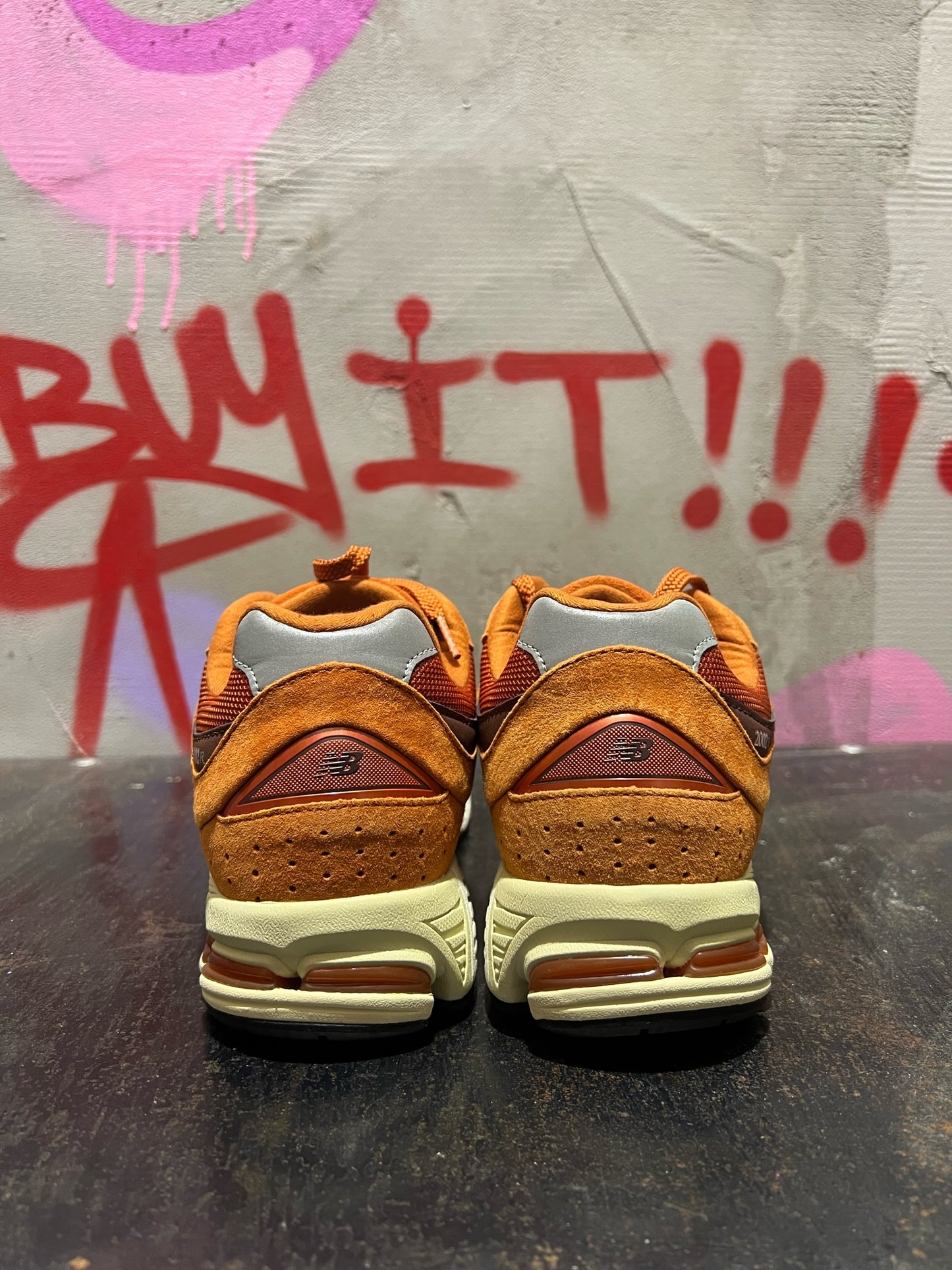 NEW BALANCE 2002R ORANGE