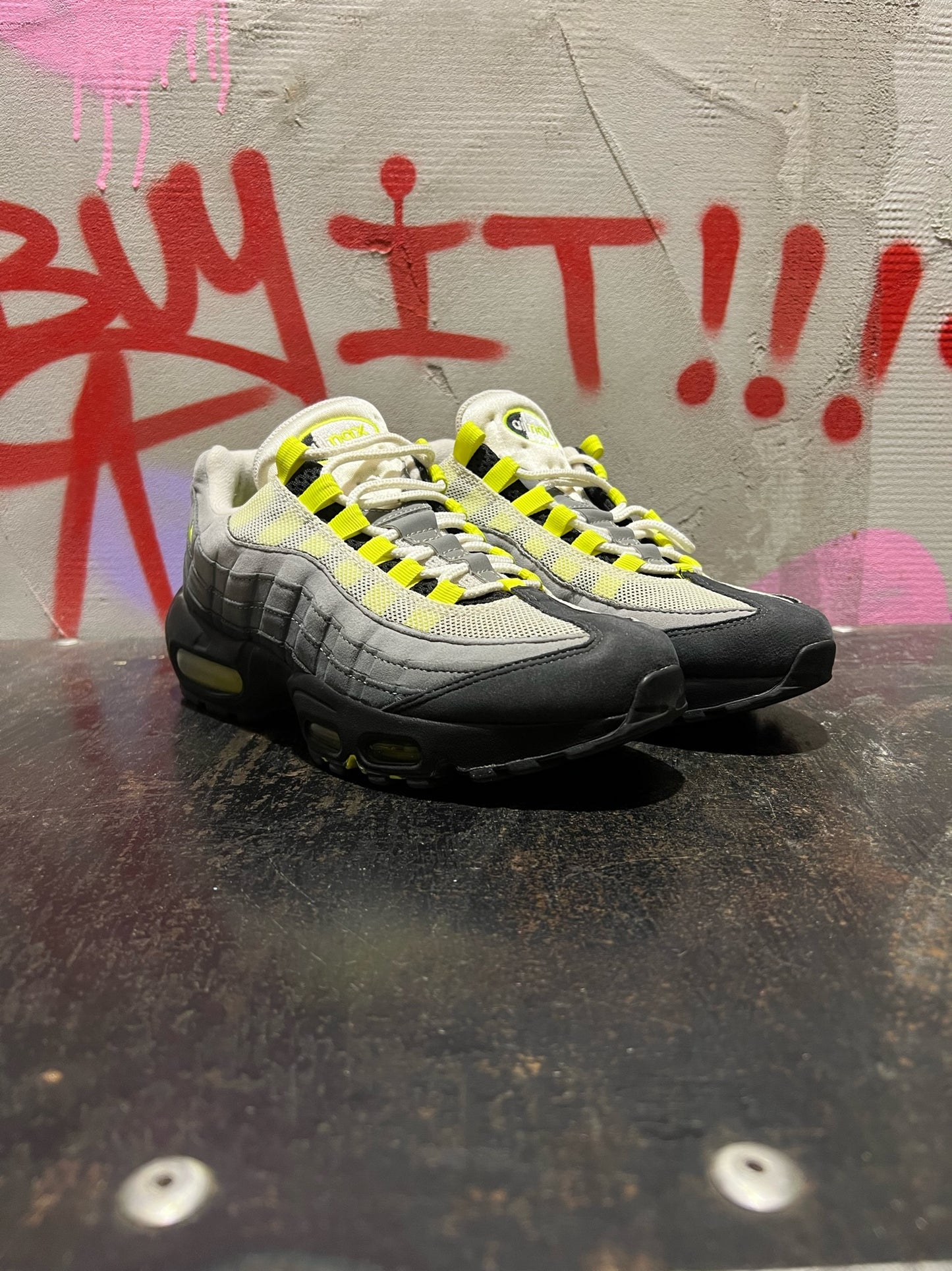 NIKE AIR MAX 95 NEON