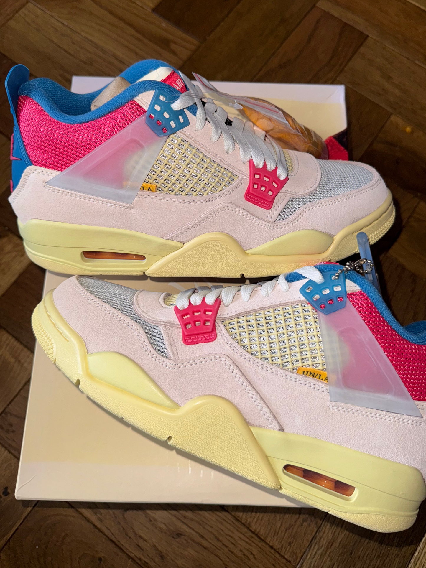 AIR JORDAN 4 UNION GUAVA