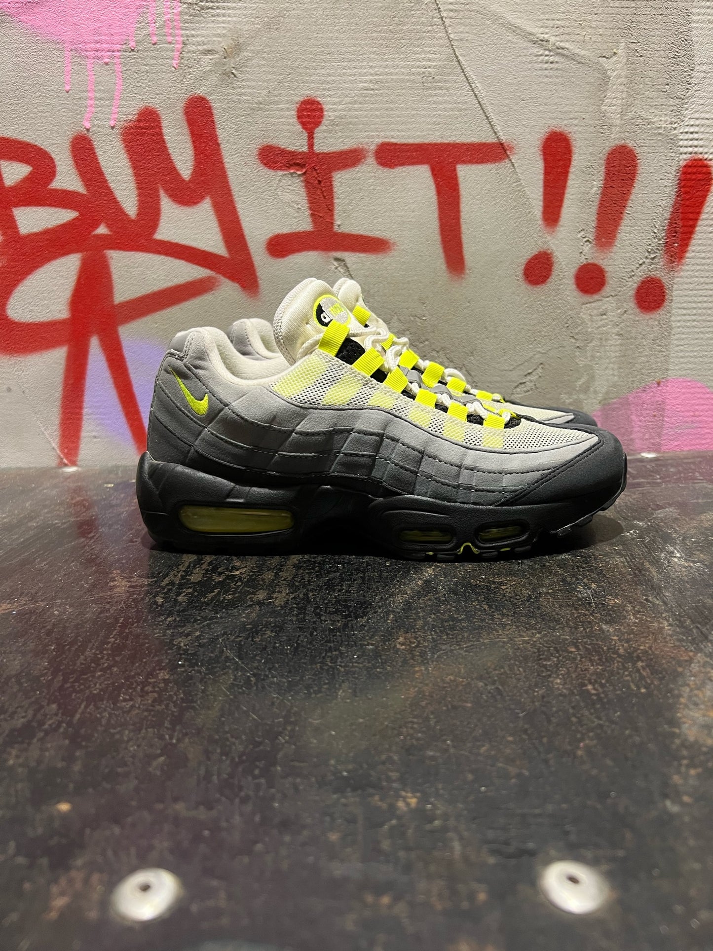 NIKE AIR MAX 95 NEON