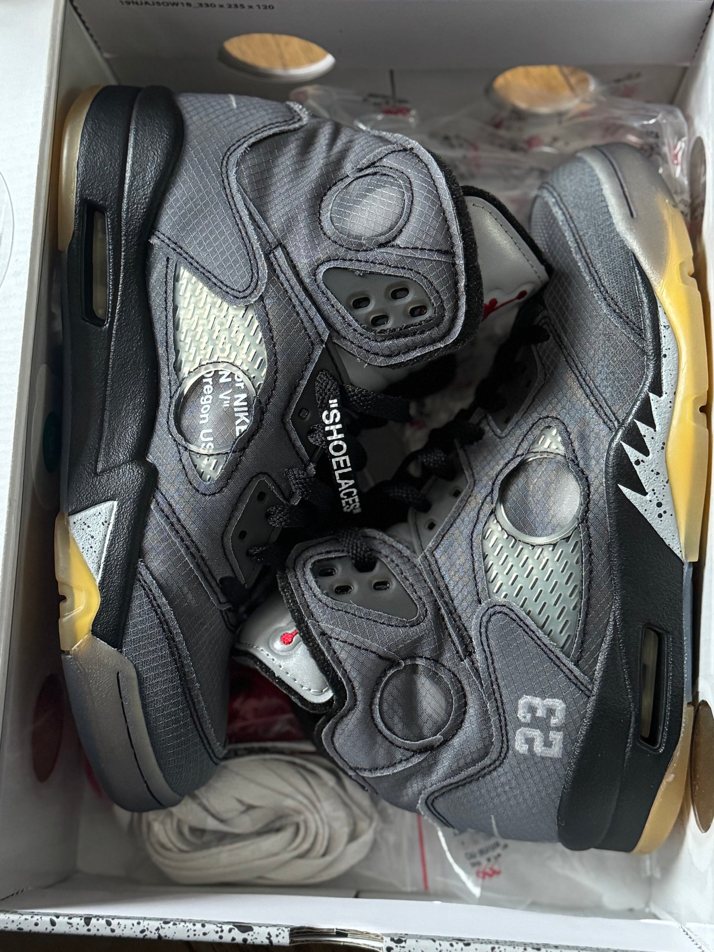 OFF WHITE JORDAN 5 BLACK