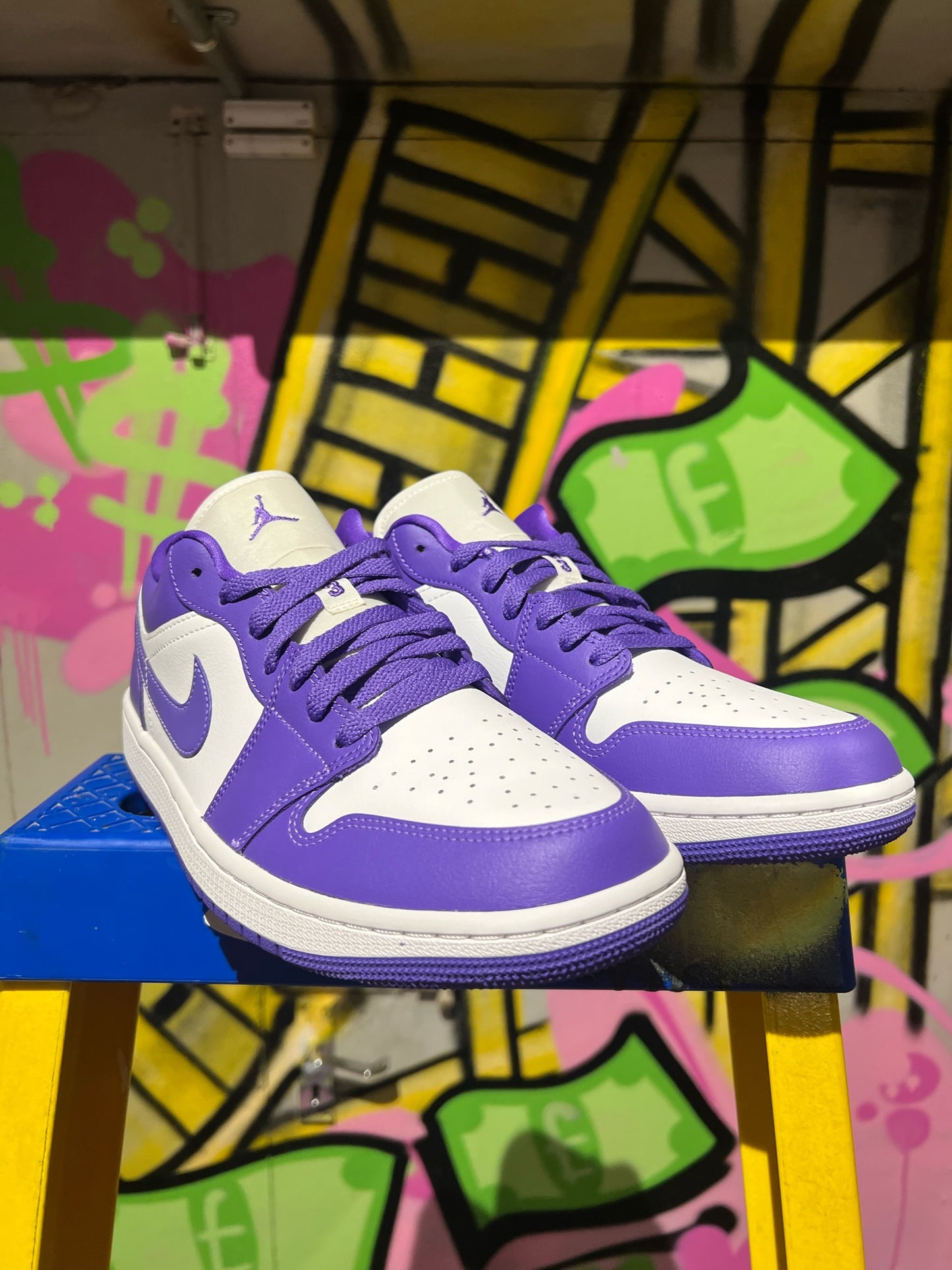 WMNS AIR JORDAN 1 LOW 'PYSCHIC PURPLE'