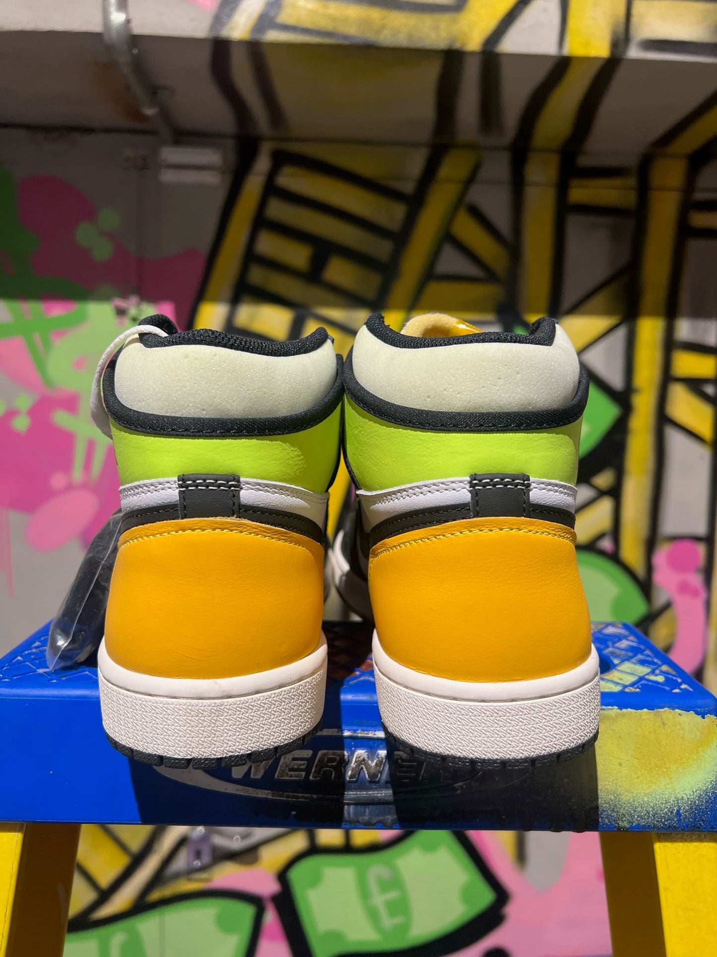 AIR JORDAN 1  RETRO HIGH OG 'VOLT GOLD'